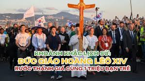 Đức Giáo hoàng Lêô XIV rước Thánh Giá Năm Thánh cùng 1 triệu bạn trẻ tại Rôma